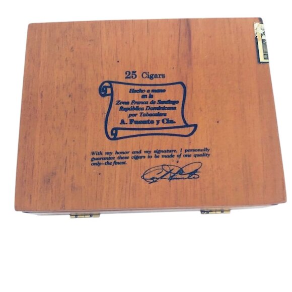 Signed Vintage Arturo Fuente Wooden Cigar Box - Picture 9 of 11